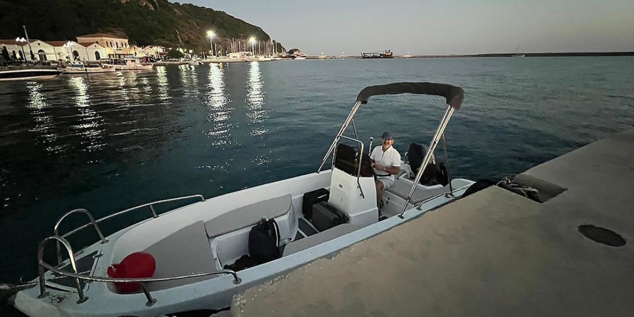 Tonozdan Kopup Çeşme'den Sisam'a Sürüklenen Tekne Türkiye'ye Getirildi