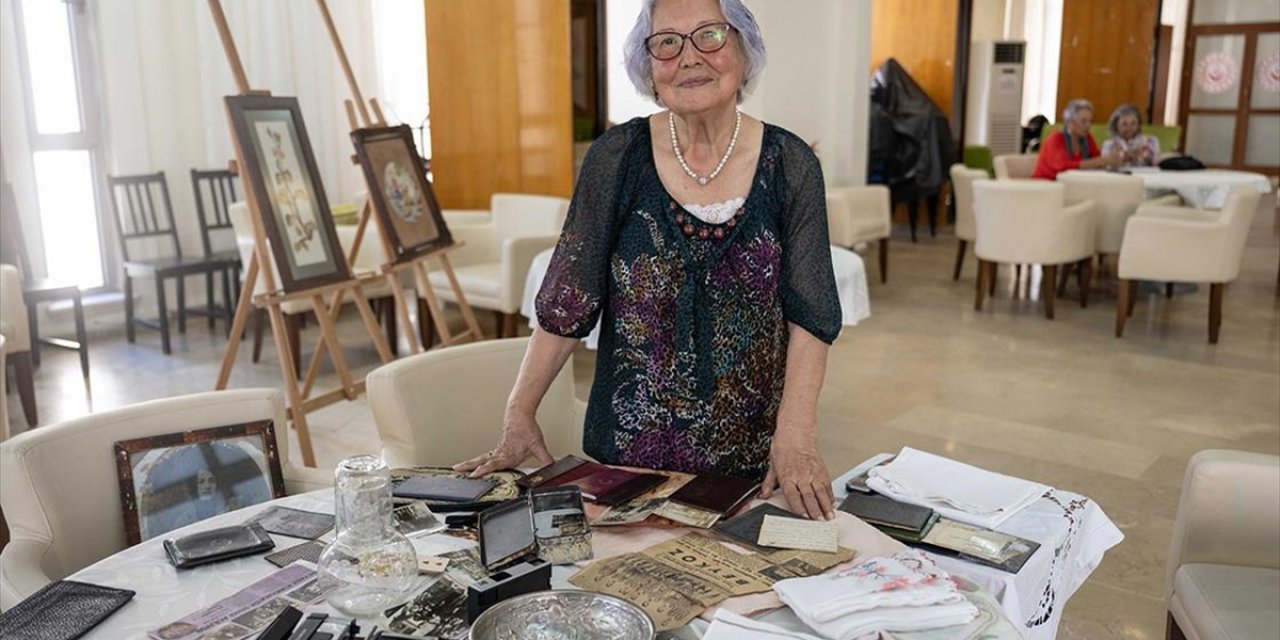 Huzurevi Sakinleri Sandıklarını Açtı, Birbirinden Değerli Parçalar Gün Yüzüne Çıktı