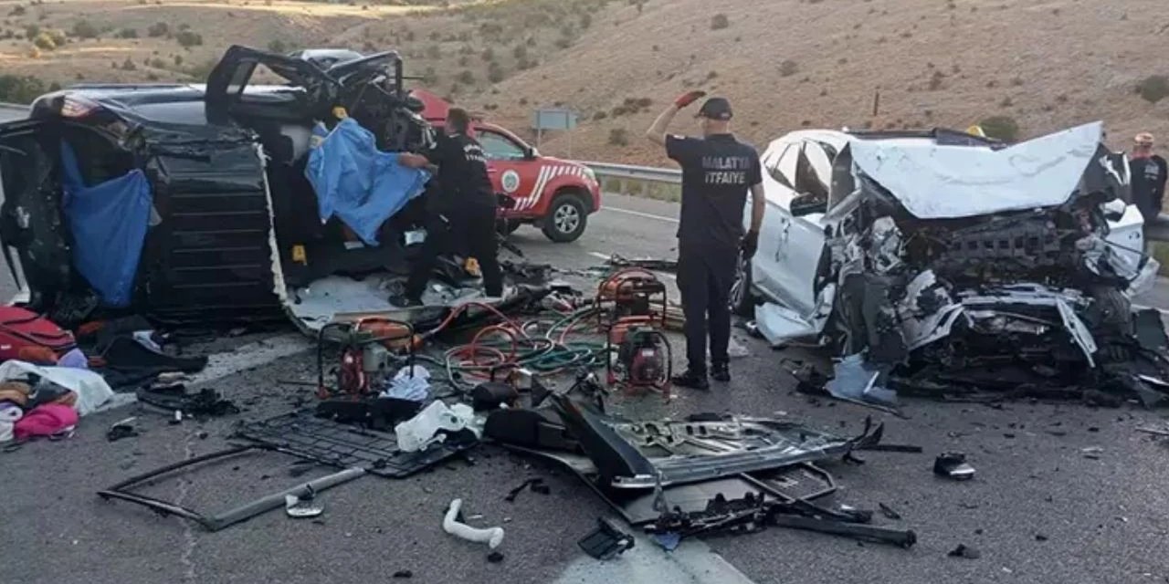 Malatya-Kayseri Yolunda Can Pazarı! Kafa Kafaya Çarpıştılar...