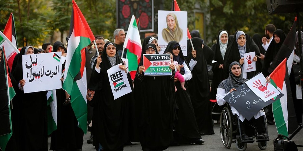 İran'ın Başkenti Tahran'da Sağlık Çalışanları İsrail'in Gazze'deki Soykırımını Protesto Etti