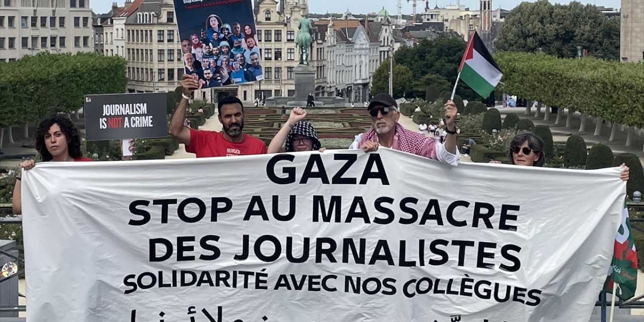 Brüksel'de Uluslararası Gazeteciler İsrail'in Gazze'de Meslektaşlarını Katletmesini Protesto Etti