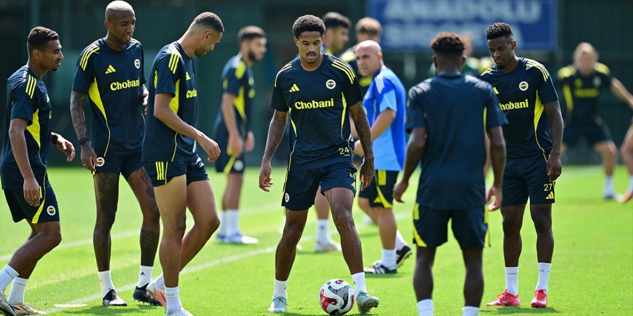 Fenerbahçe'nin Benfica Maçı Kamp Kadrosu Belli Oldu