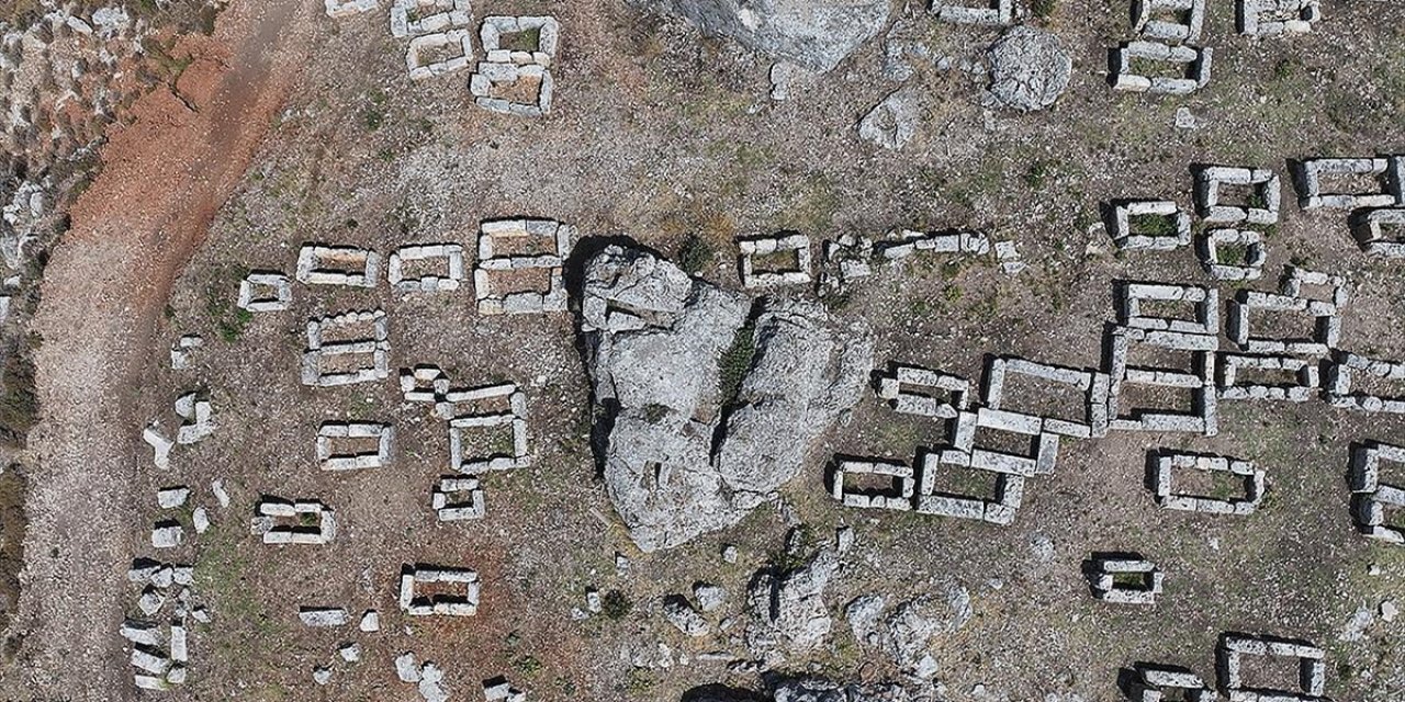 Sillyon Antik Kenti'nde Birçok Dönemin İzlerini Taşıyan Ana Cadde Ortaya Çıkarıldı