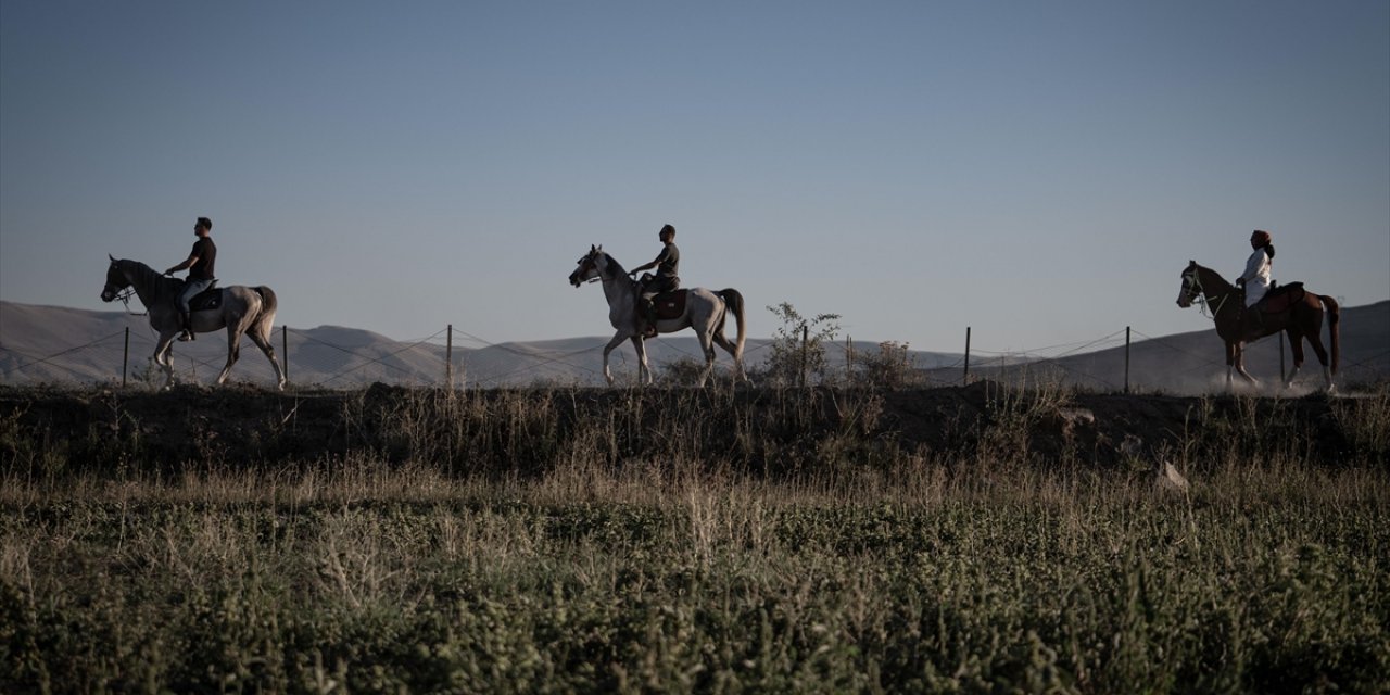 Erzurum'un Doğasıyla Bütünleşen Atlı Safari Turları Nefes Aldırıyor