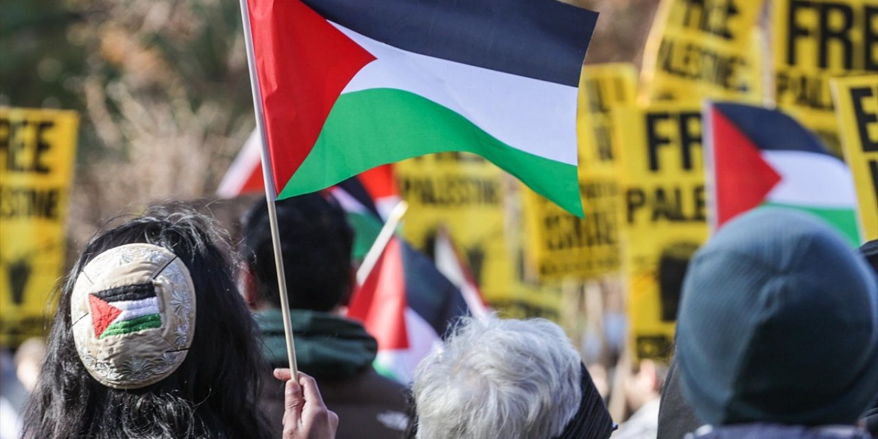 İtalya'da, Venedik Film Festivali Açılışı Öncesinde İsrail'in Gazze'ye Saldırıları Protesto Edildi
