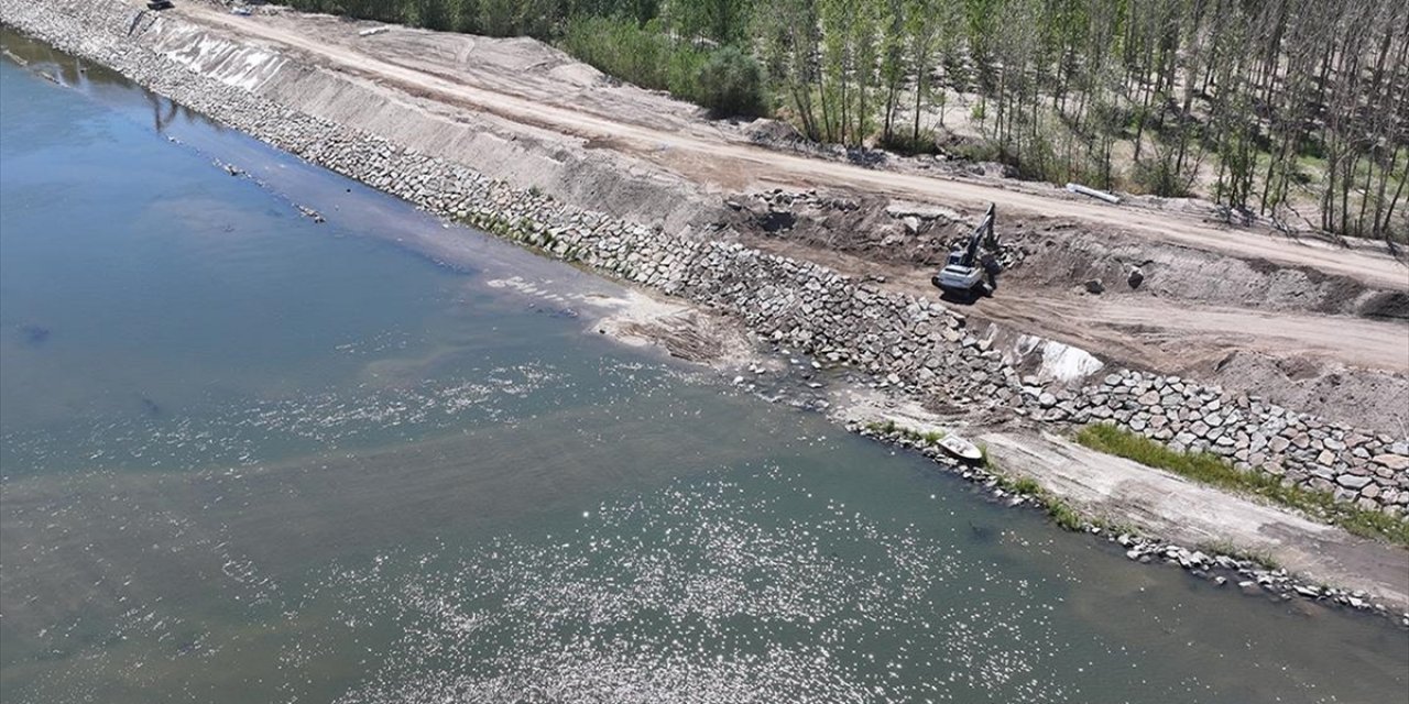 Meriç Nehri Kıyısındaki Setler Güçlendiriliyor