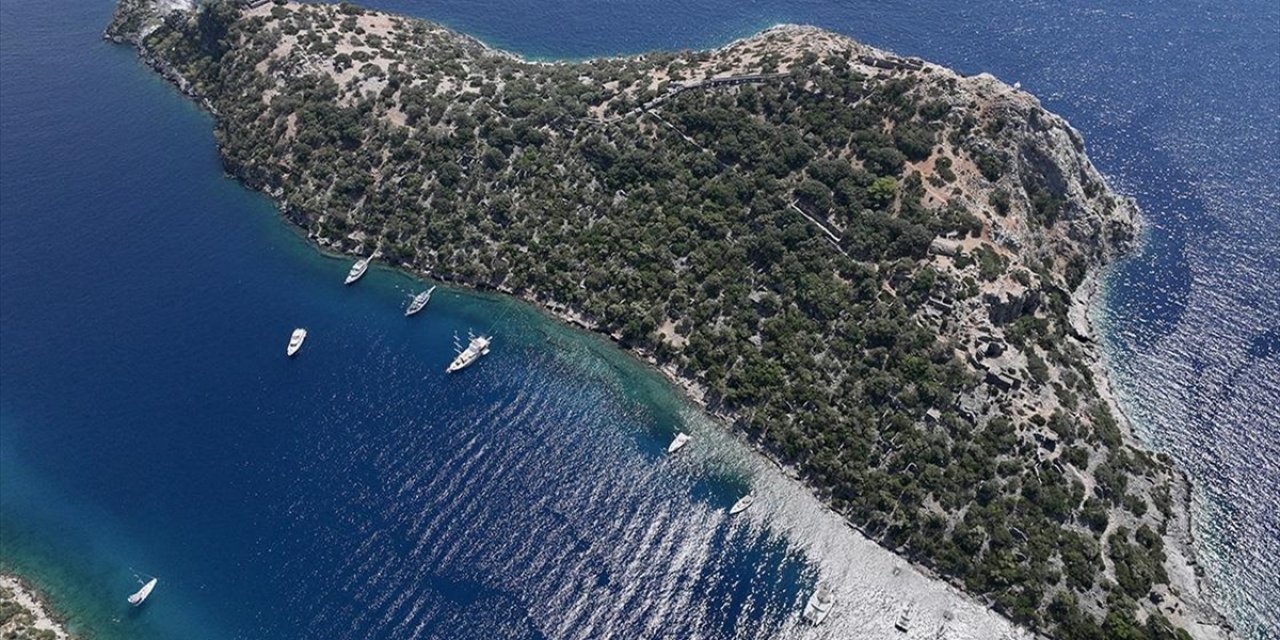 Fethiye'de Tarihi Gemiler Adası, Mavi Tur Yapanların Uğrak Noktası Oldu