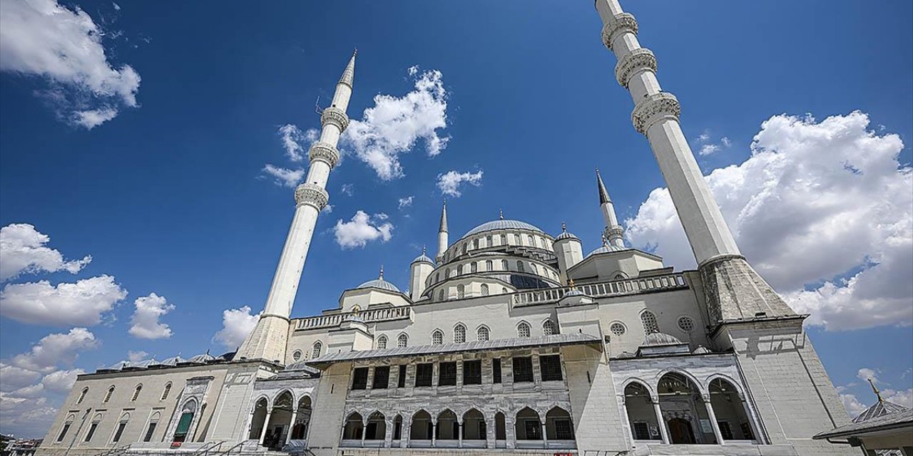 15 Temmuz'da İlk Selanın Okunduğu Kocatepe Camisi, İbadete Açılalı 38 Yıl Oldu