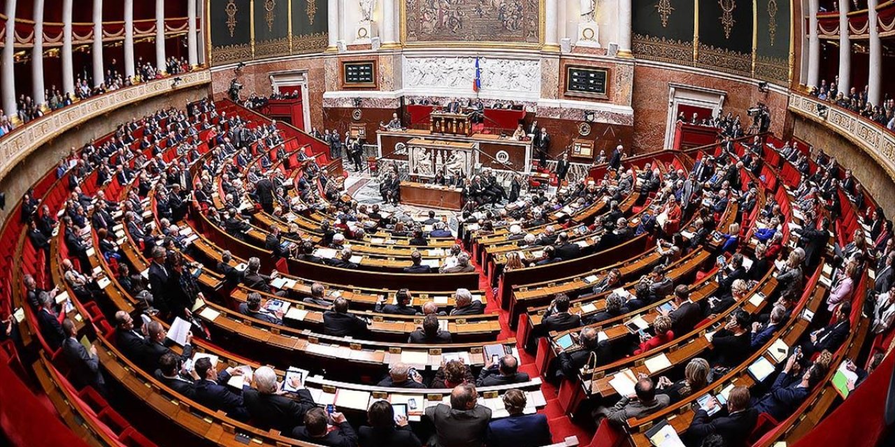 Siyasi Kriz Fransa'yı Ekonomik Çıkmaza Sürüklüyor