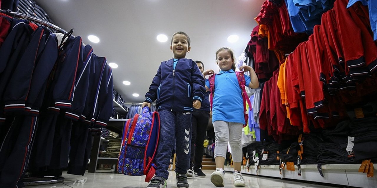 Okul Kıyafeti Alışverişi Giyim Sektörünü Hareketlendirdi