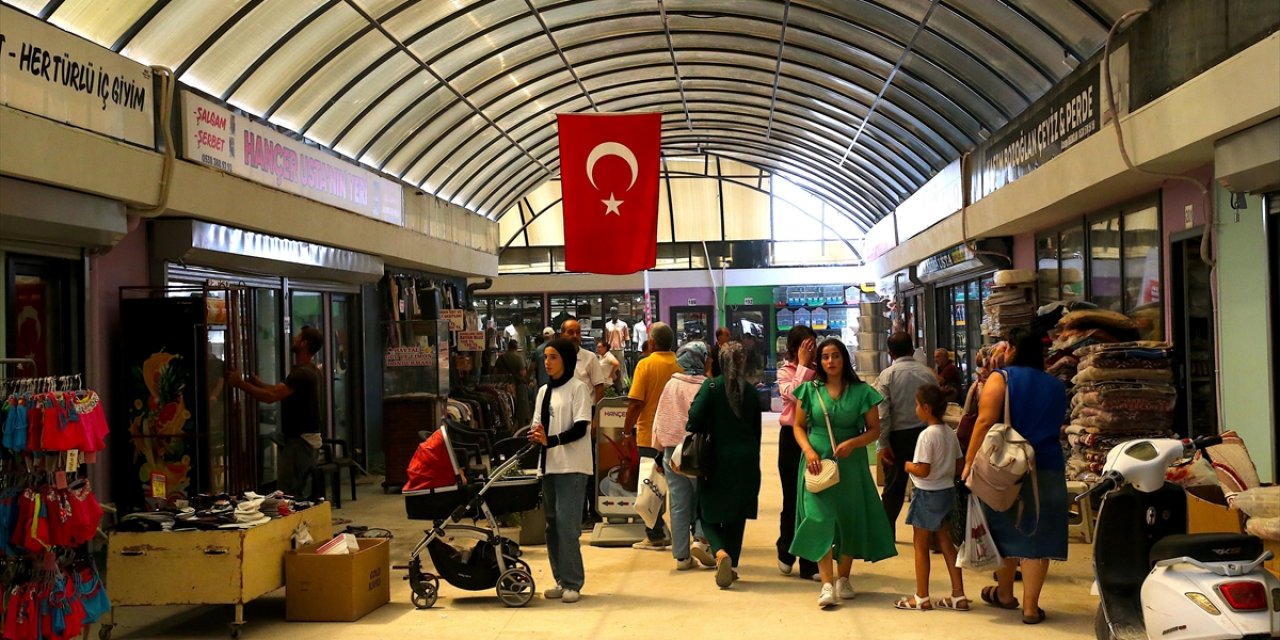 Hatay'da Tarihi Uzun Çarşı Esnafı Geçici Prefabrik Dükkanlarında Faaliyete Başladı