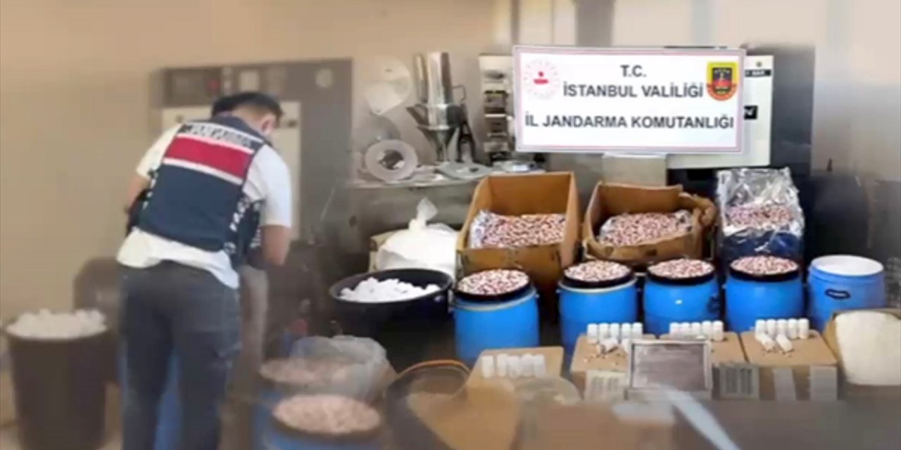 İstanbul'daki Operasyonlarda 847 Bin 600 Uyuşturucu Hap Ele Geçirildi, 2 Şüpheli Tutuklandı