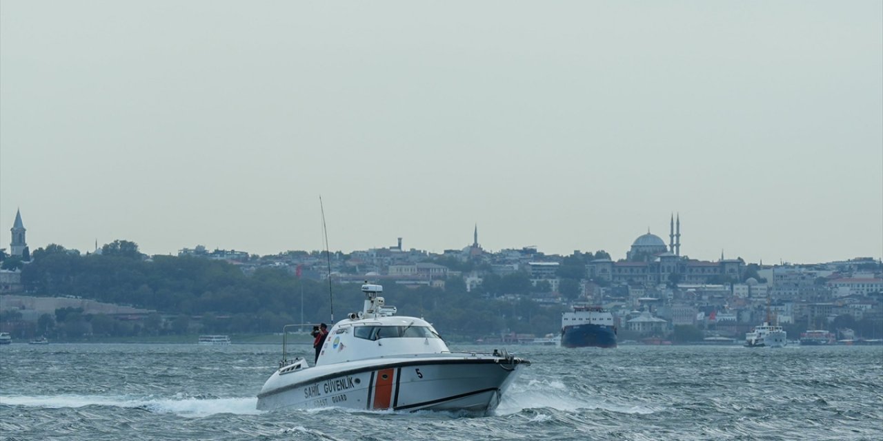 İstanbul Boğazı'ndaki Yarışmada Kaybolan Rus Yüzücüyü Arama Çalışmaları Sürüyor