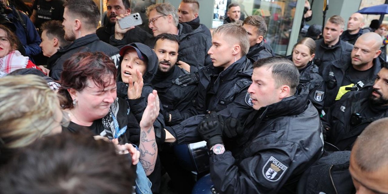 Almanya'da Polis Filistin'e Destek Eylemine Katılanlara Sert Müdahalede Bulundu