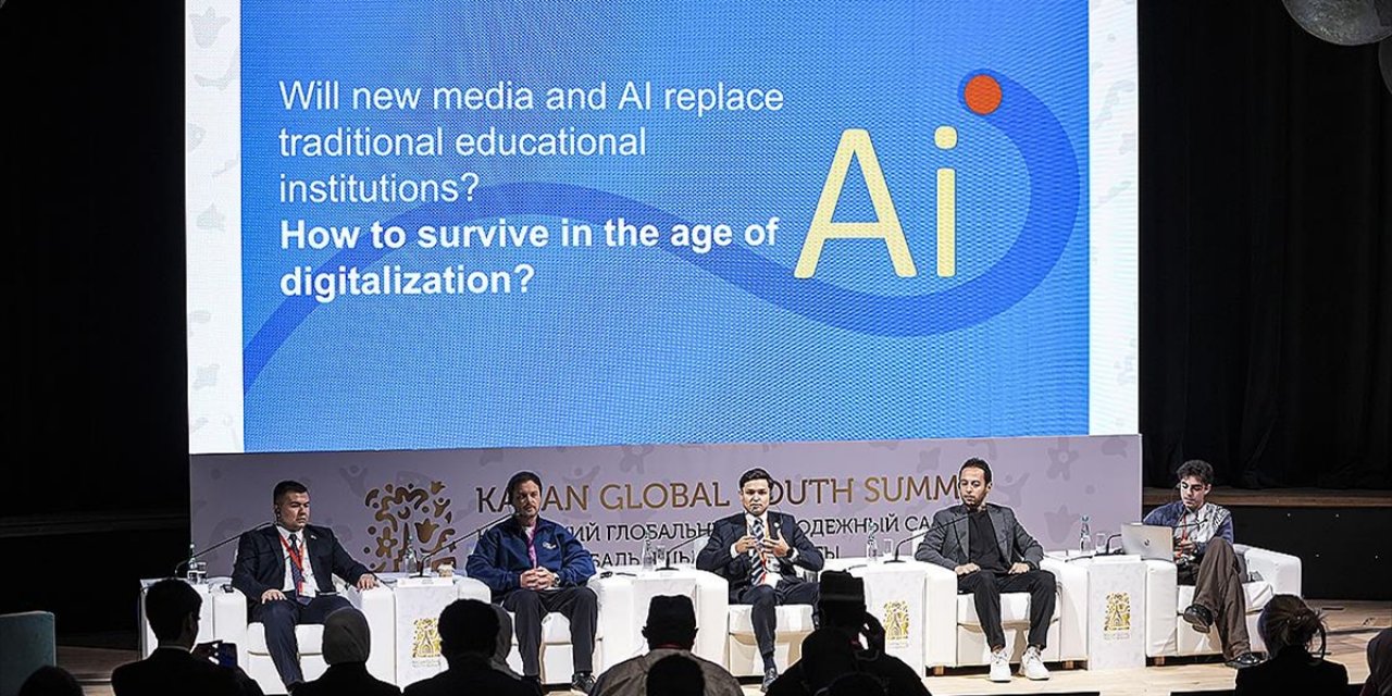 4. Kazan Küresel Gençlik Zirvesinde Yeni Medya ve Yapay Zekanın Eğitime Etkisine Dair Oturum