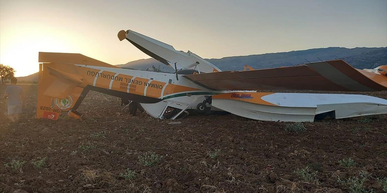 Muğla'da Yangın Söndürme Uçağı Tarlaya Zorunlu İniş Yaptı