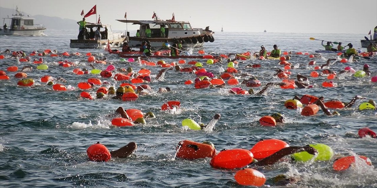 Çanakkale Boğazı'ndaki Yarışta 1434 Yüzücü Avrupa'dan Asya'ya Kulaç Attı