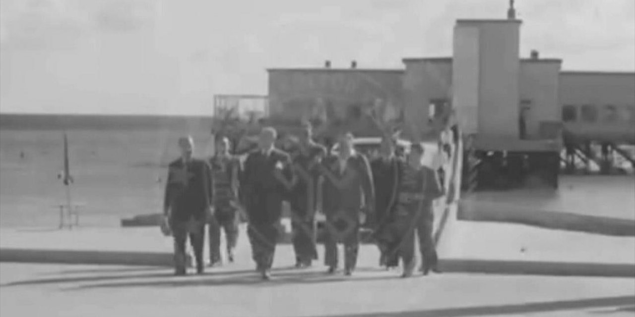 Bakan Ersoy, Atatürk'ün İlk Kez Yayınlanan Görüntü Kaydını Paylaştı