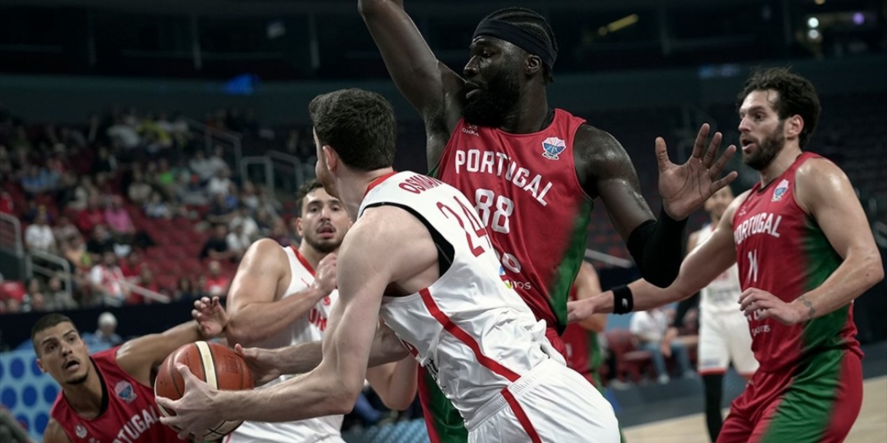 Türkiye, 2025 Avrupa Basketbol Şampiyonası'nda Son 16 Turuna Yükselmeyi Garantiledi
