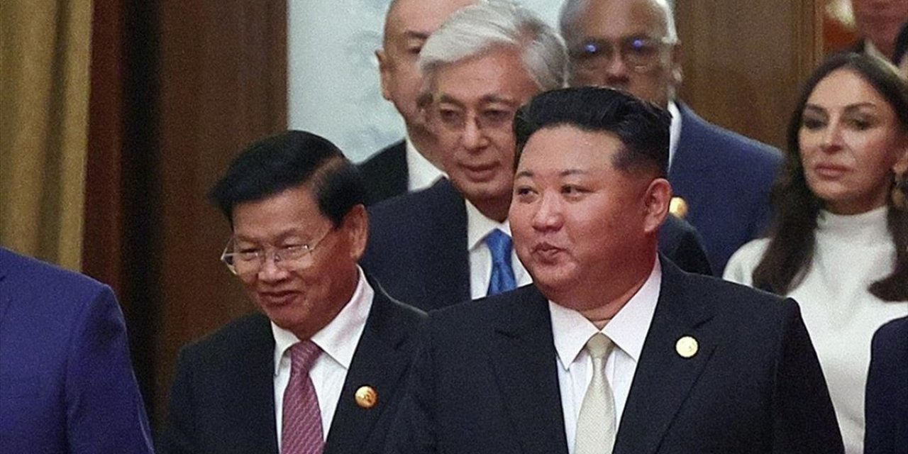 Çin'deki Askeri Geçit Törenine Katılan Kim, İlk Kez Çok Taraflı Diplomatik Bir Etkinlikte Yer Aldı