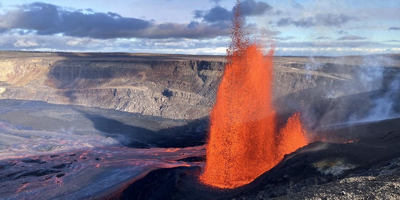 Hawaii'de Kilauea Yanardağı Lav Püskürtmeye Devam Ediyor