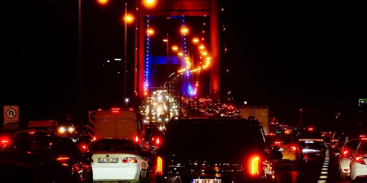 İstanbul'da Akşam Saatlerinde Trafik Yoğunluğu Yüzde 80'e Ulaştı