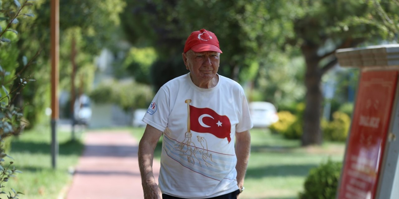 83 Yaşındaki "Yüzyılın Atletinden" Hareketsizlik Tepkisi