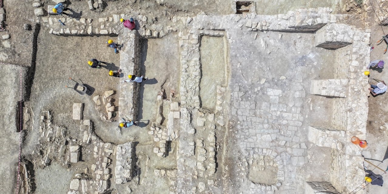 Diyarbakır'daki Arkeolojik Kazılar 124 Mezarın Tespit Edildiği Kilisenin Tarihini Değiştiriyor