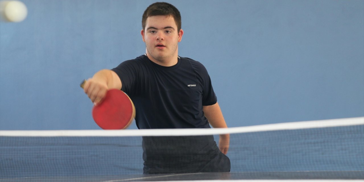 Down Sendromlu Masa Tenisçi Göktuğ Onur Milli Takıma Girmek İçin Raket Sallıyor