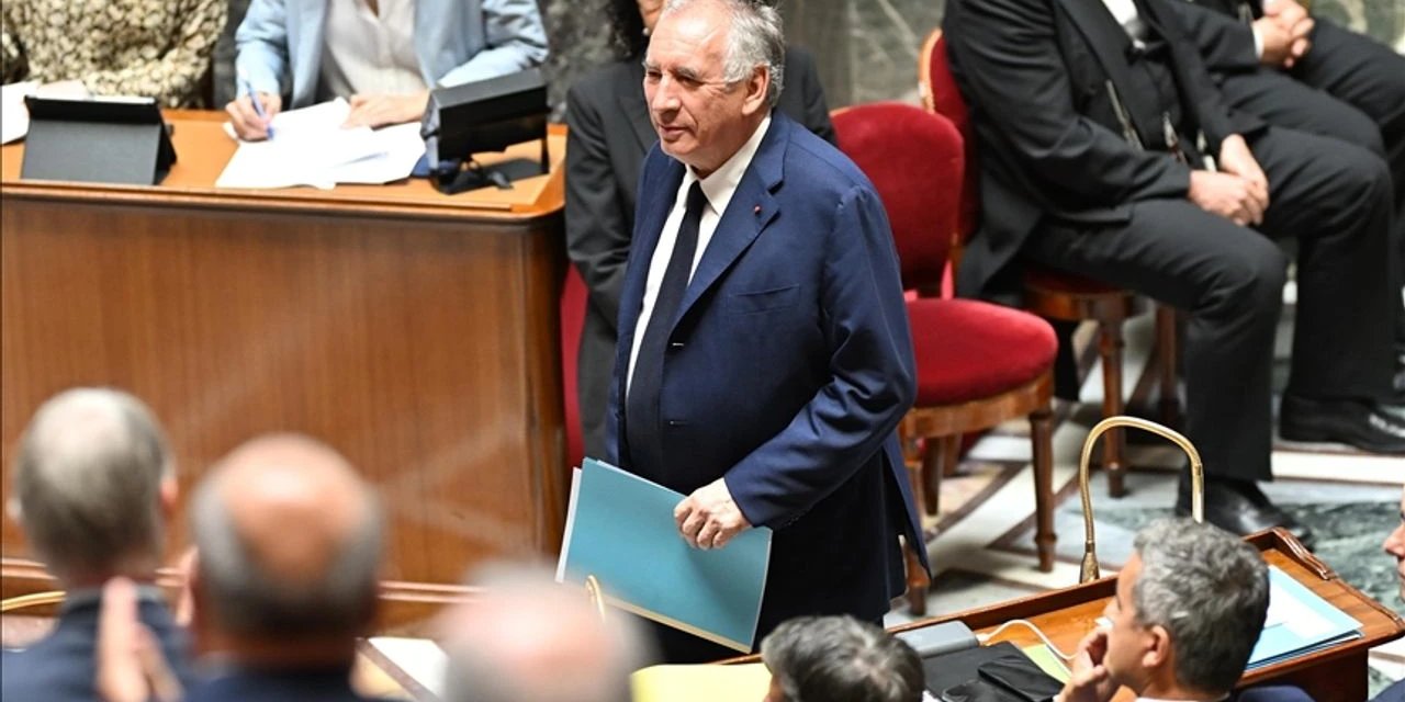 Fransa'da Hükümet Düştü! 1958'den Bu Yana Bir İlk