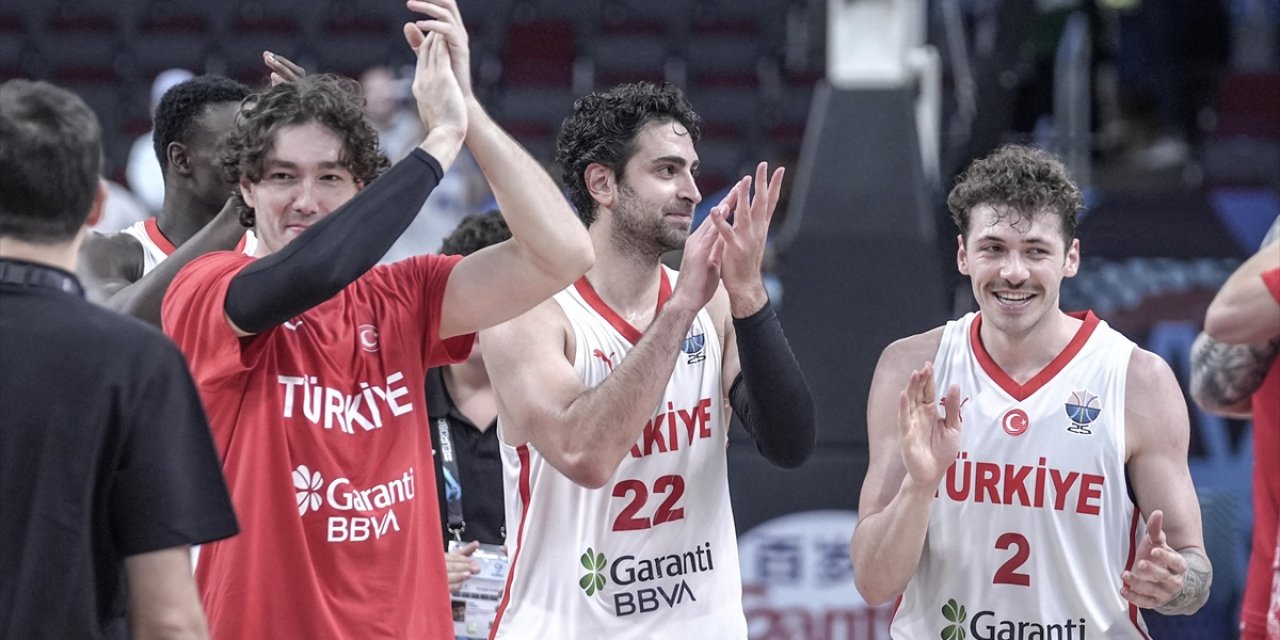 A Milli Basketbol Takımı, Avrupa Şampiyonası'nda 24 Yıl Sonra Yarı Finale Yükseldi
