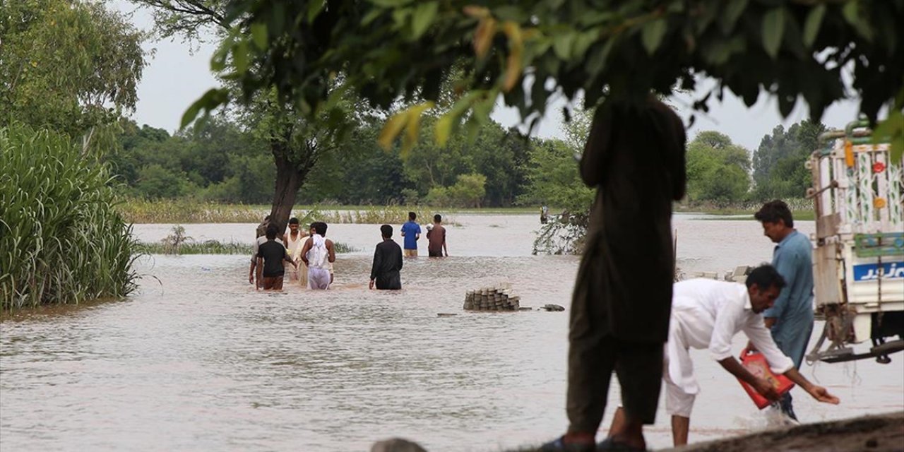 Pakistan'ın Pencap Eyaletinde Sel Nedeniyle Son 24 Saatte 122 Bin Kişi Daha Tahliye Edildi
