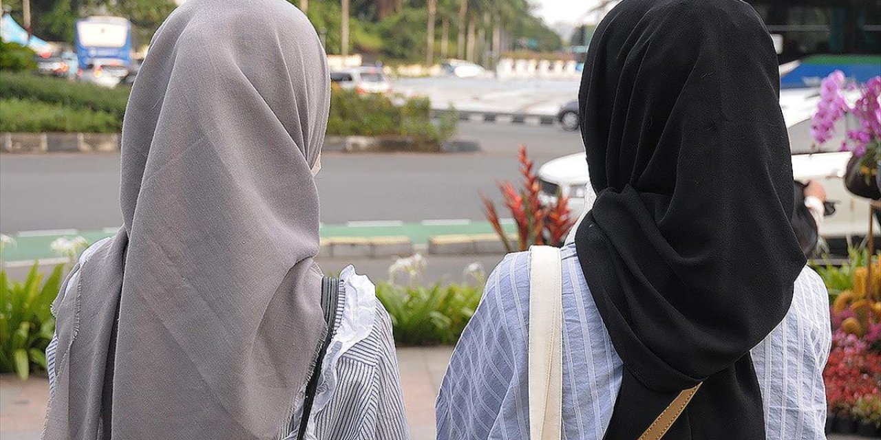 Avusturya'da Hükümet, 14 Yaş Altındakiler İçin Okullarda Başörtüsü Yasağı Konusunda Anlaştı