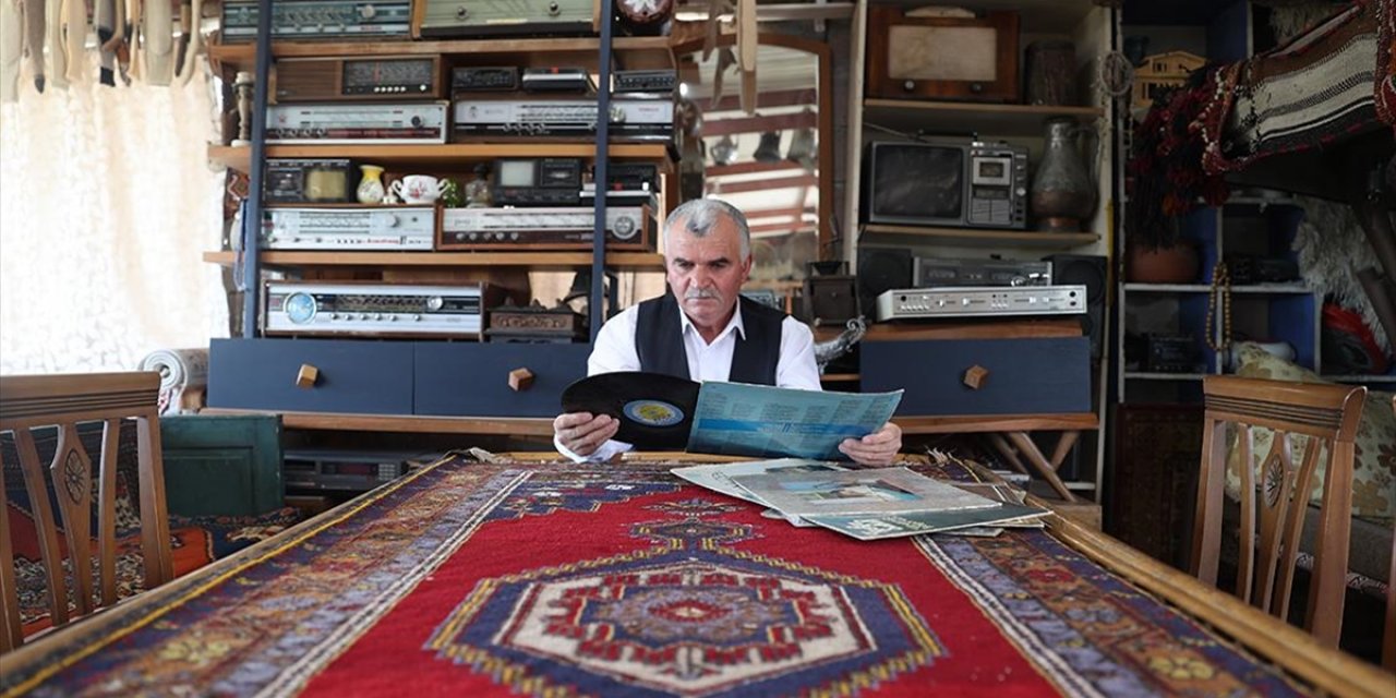 Emekli Zabıta Amiri, 40 Yıldır Biriktirdiği Antikaları Müze Gibi Evinde Sergiliyor