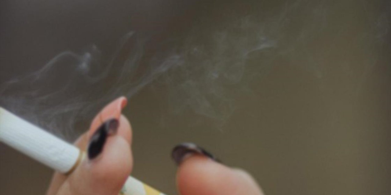 İspanya'da Çocukları Sigara İçen Ebeveynlere 100 Avroya Kadar Ceza Verilecek