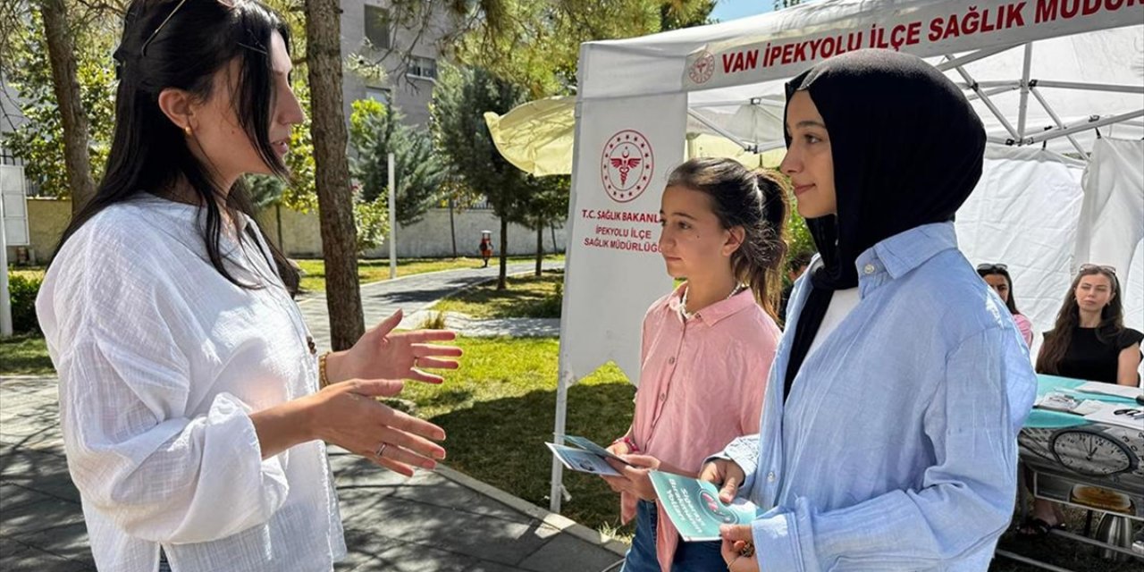 Van'da Sağlık Ekipleri Çocuk ve Gençlerin Dijital Bağımlılığına Karşı Mücadele Veriyor