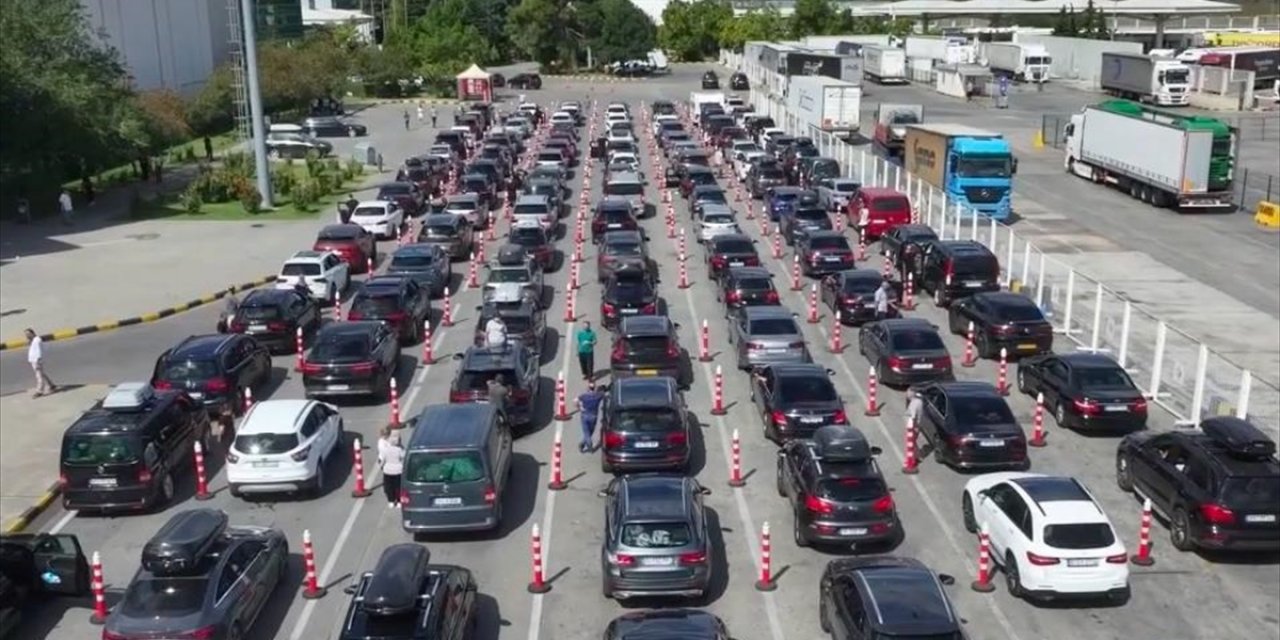 Gurbetçi Sezonunda Sınır Kapılarından 5 Milyona Yakın Yolcu Geçiş Yaptı