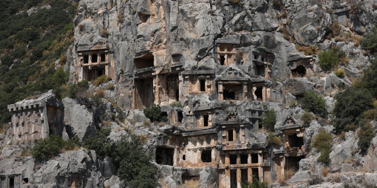 Likya'nın En Büyük Antik Tiyatrosunun Sahne Binası Orijinal Taşlarıyla Ayağa Kaldırılacak