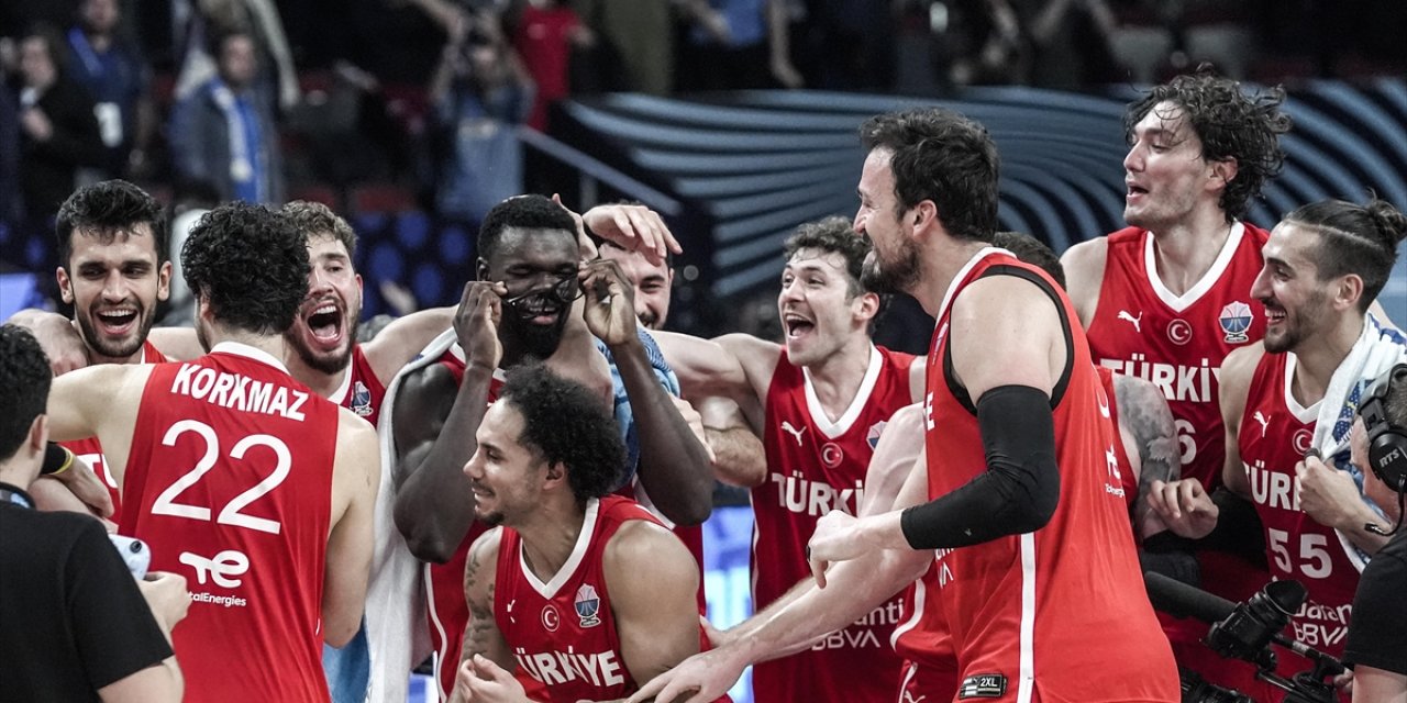 Süper Lig Kulüpleri, A Milli Basketbol Takımı'nı Kutladı