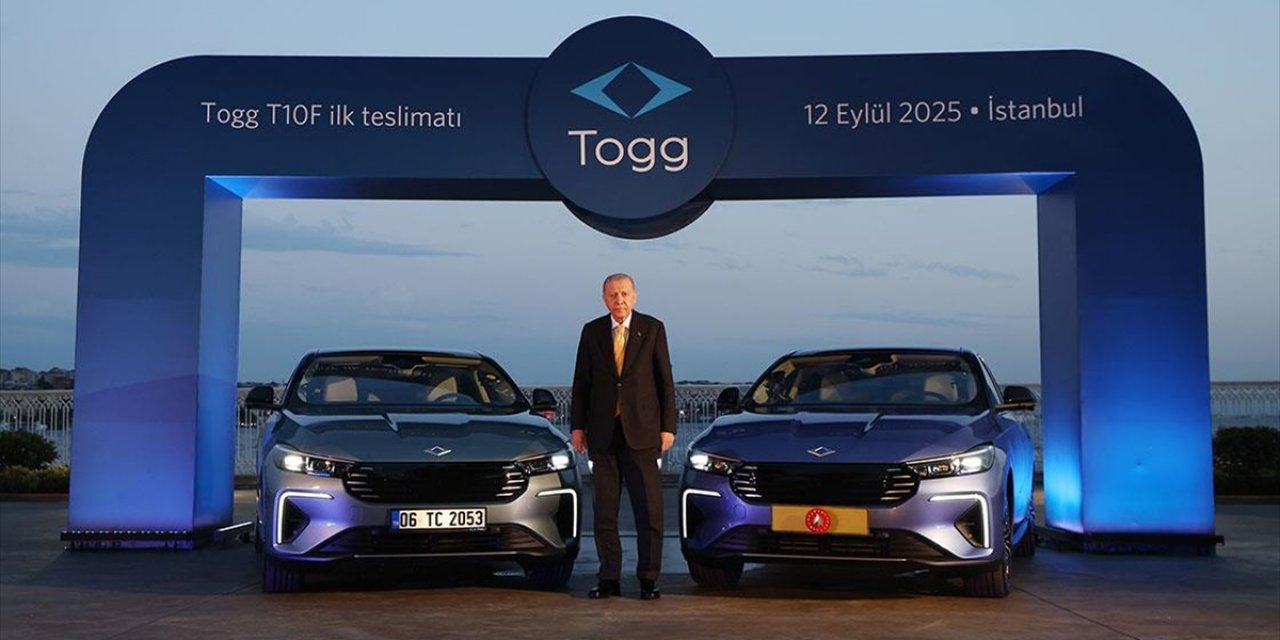 Cumhurbaşkanı Erdoğan'a Togg'un Yeni Modeli T10f Hediye Edildi