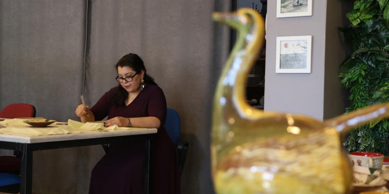 Arkeolojik Kazılarda Çıkan Eserlerden Etkilenen Ev Hanımı Seramik Sanatçısı Oldu