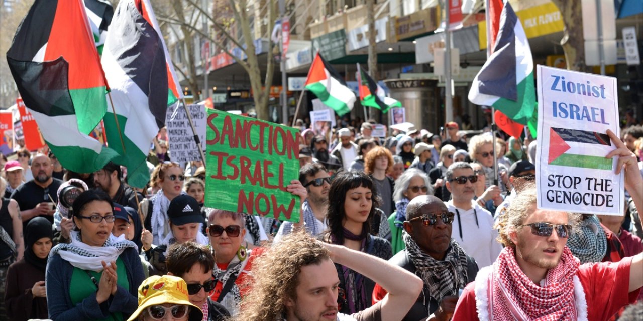 Avustralyalılar, İsrail'in Gazze'ye Saldırılarını 100 Haftadır Protesto Ediyor