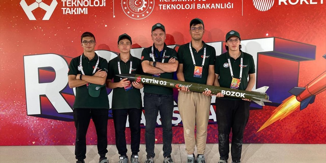 Lise Öğrencileri Geliştirdikleri Roketle Teknofest'te Birinci Olmanın Mutluluğunu Yaşıyor