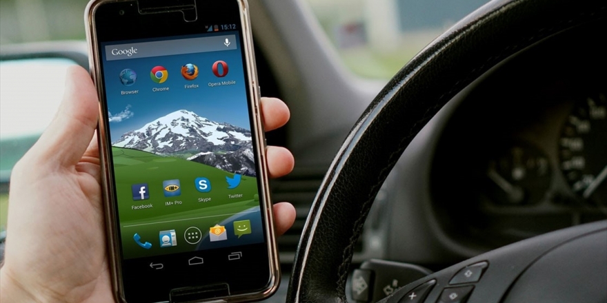 'İki Şoförden Biri Seyir Halindeyken Telefonla Temas Halinde'