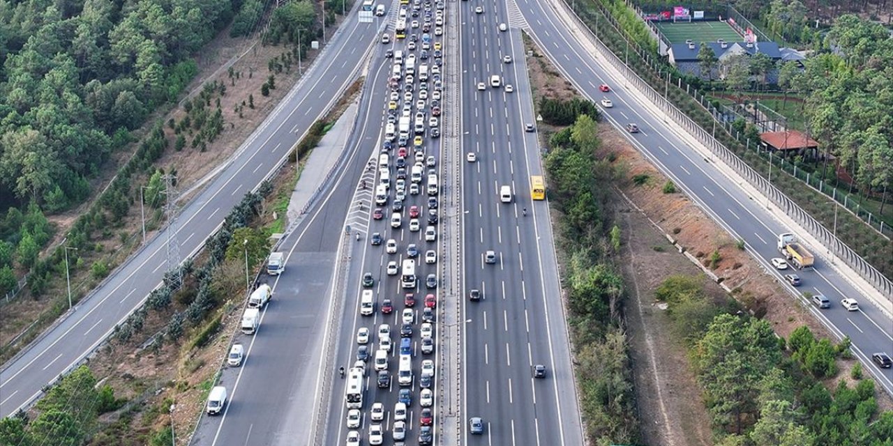İstanbul'da Haftanın İlk İş Gününde Trafik Yoğunluğu