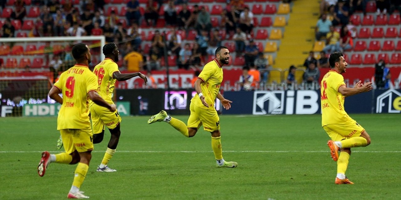 Göztepe Ligin Yenilgisiz 3 Takımı Arasında