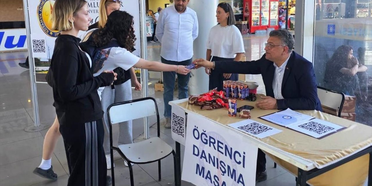 Kütahya’da Rektör Öğrencileri Otogarda Karşıladı