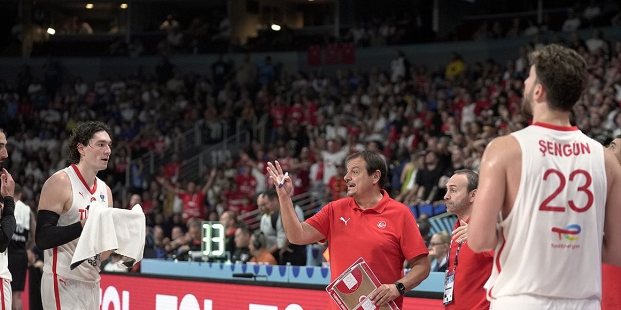 "12 Dev Adam" Avrupa İkinciliğinin Buruk Sevincini Yaşıyor