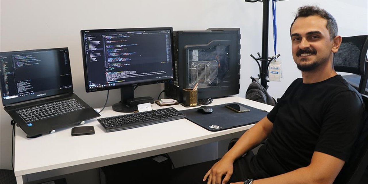 Kütahya'da Genç Girişimci, Geliştirdiği Yazılımlarla İhracat Hedefliyor