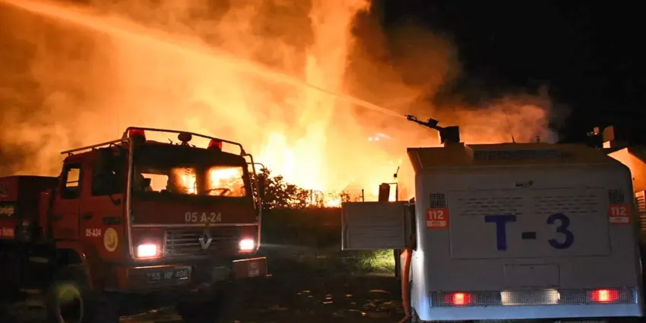 Samsun’da Kereste Fabrikası Alev Alev Yandı! Yangına Polis TOMA’ları da Müdahale Etti